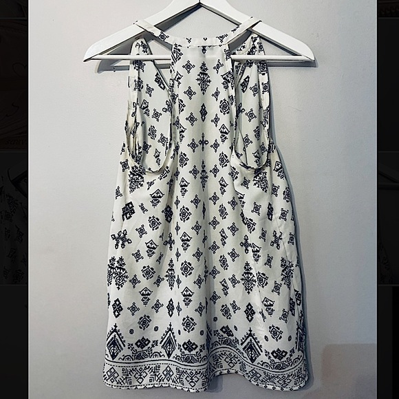 Dynamite Black & White Top - Picture 2 of 3